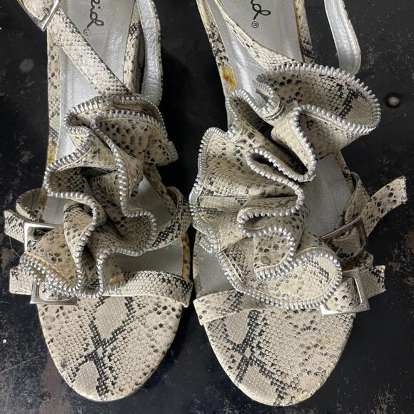 EUC Qupid Women's Reptile Print Wedge Heel Sandals size 8 - Picture 3 of 5